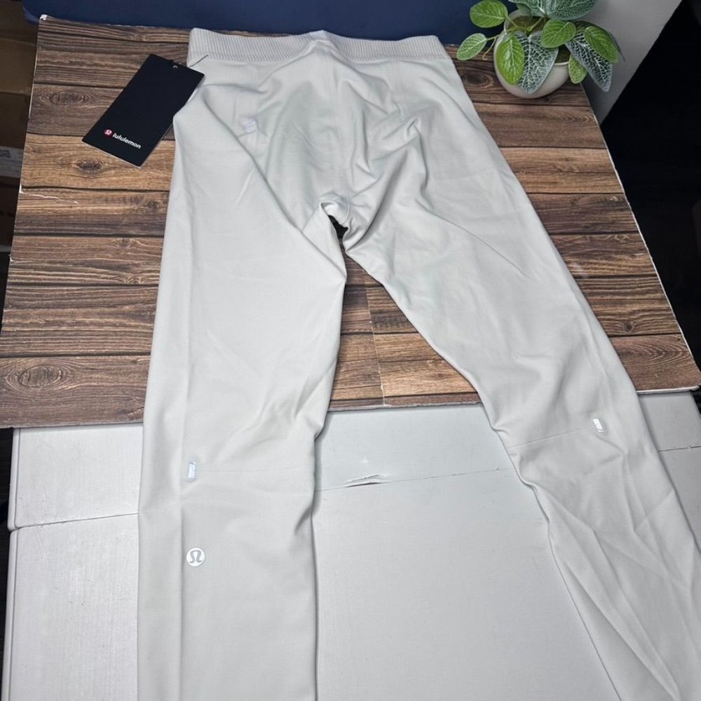 Lululemon License to Train Tight 21" NWT Size XXL (Vapor) - Picture 11 of 14